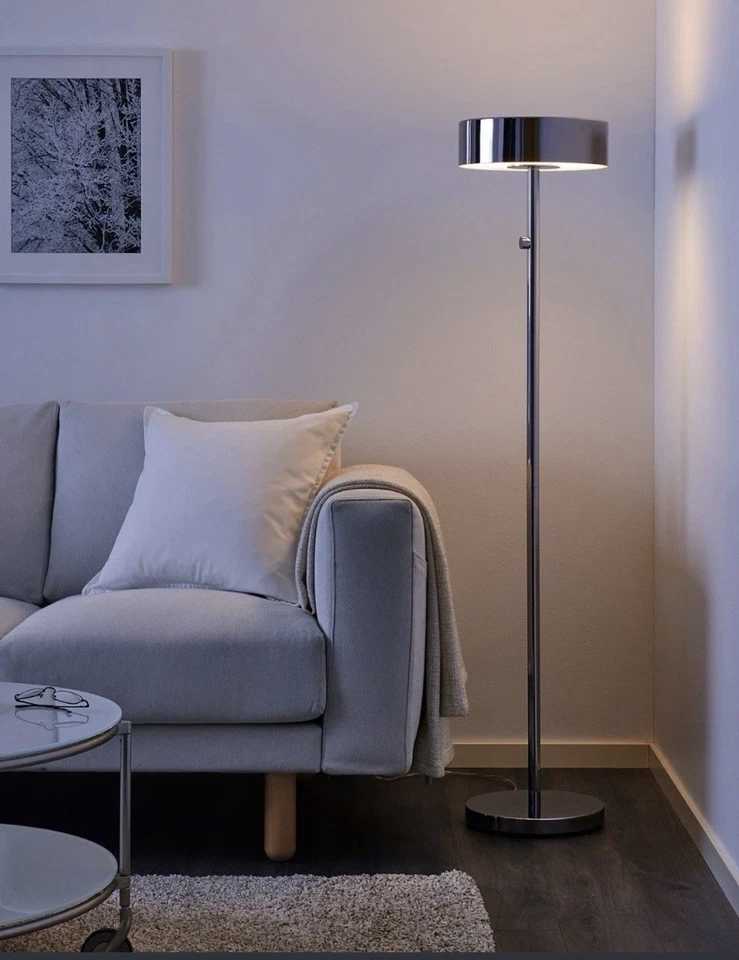 Lámpara de pie LED de mesa IKEA Stockholm con atenuador - Acabado cromado Foto 1 de 3