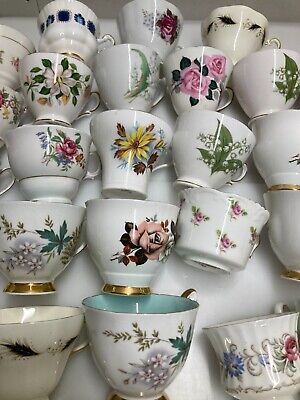 Pretty Selection Of Vintage Mismatched China, Teacups, Plates, Saucers, Jugs Etc • 12.36€