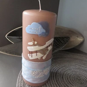 dicke Taufkerze Kerze für Taufe mit Wachsmotiv Flugzeug Wolke hellbraun 190x80mm - Bild 1 von 5