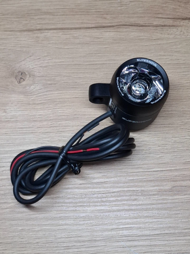 Luz delantera Supernova V521s con óptica avanzada 235 LM (lúmenes), 4,8 W, 100 lux Foto 1 de 4