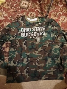 Neu mit Etikett Nike Dri Fit Ohio State Buckeyes langärmliges Camouflagehemd Gr. L - Herren - Bild 1 von 4