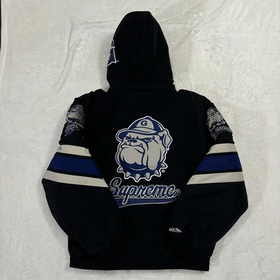 Chaqueta Supreme Mitchell & Ness NCAA Estadio con Capucha Negra - Mediana Georgetown Foto 1 de 4