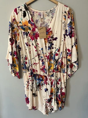 ¡Nuevo! Mameluco Floral Cuello en V Jardín de Macris Talla XL Foto 1 de 4