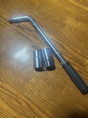 Extendable Lug Nut Wrench w/multiple sizes. - Image 1 of 3