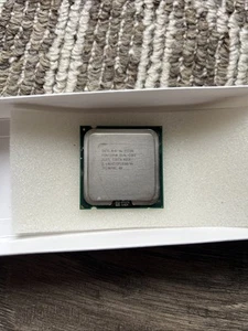 A Intel Pentium ‘06 E5300 Dual Core 2.6 Gigahertz Processor. - Picture 1 of 3