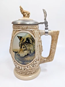 Vintage Avon Tribute to the North American Wolf Stein with Lid. (1997) - Picture 1 of 5