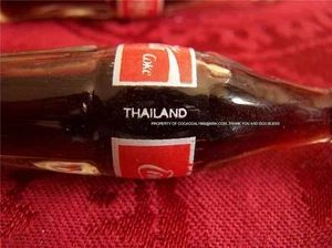 ÚNICA TAILANDIA Mini Coca-Cola 3 pulgadas COCA COLA Botella de Vidrio Completa Miniatura Tapa de Metal - Imagen 1 de 1