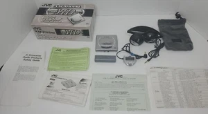 JVC XM-P55SL MiniDisc MD Lettore Walkman Argento Scatola Originale SUPER RARO - Foto 1 di 19