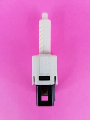 2014 NISSAN FRONT LEFT BRAKE LIGHT STOP LAMP SWITCH F85CS23 OEM - Image 1 of 4