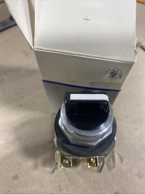 Allen-Bradley 800T-J91A 3-Position Knob/Wing Lever White Standard Knob - Image 1 of 2