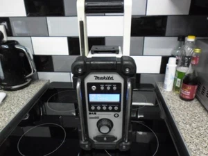 makita DMR109 Dab/fm job site radio in white, lxt/cxt 7.2-18v - Picture 1 of 6
