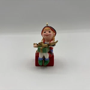 Hallmark Keepsake Ornament Collectors Club 2002 Curious The Elf Handcrafted - Picture 1 of 12
