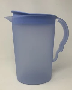 Tupperware Impressions Slimline Pitcher w/Lid 3333 3334 Lt Blue 8-3/4 Cups, 2.1L - Picture 1 of 8