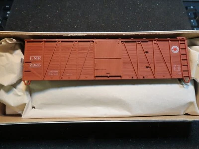 HO - Accurail 4307.9 - 40' USRA Dbl Sheathed Wood Boxcar - L&NE 7025   Kit - NIB - Image 1 of 2
