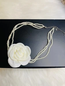 White Camellia Flower Choker Pearl Necklace New - Picture 1 of 2