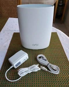 Netgear Orbi RBR50 Router AC3000 Tri-Band Mesh Wi-Fi ~ Very Good Condition - Picture 1 of 12