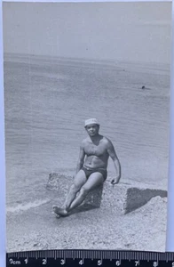 Shirtless Man Trunks Bulge Muscle Affectionate Male Gay Int Bare Feet #4163 - Picture 1 of 3