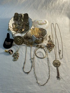 Vintage goldfarbenes Modeschmuck Konvolut: goldfarbene mystische Eule & Pfau - Bild 1 von 24