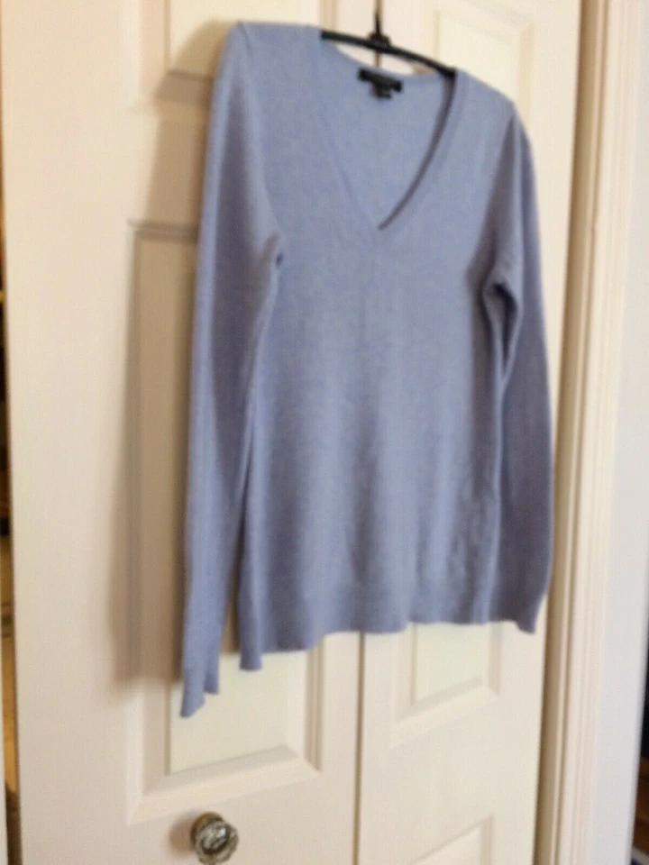 Suéter feminino Ann Taylor 100% cashmere azul claro tamanho S pit-pit 18" comprimento 25 - Imagem 1 de 3