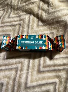 Humming Game By Crackerbox Games - 4+ Players - SEALED NEW - Foto 1 di 12