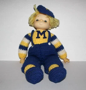 Muñeca tejida hecha a mano vintage de 16' Wolverines de la Universidad de Michigan - Imagen 1 de 6