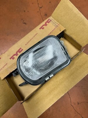 Противотуманные фары для правостороннего пассажира 01–05 C-класса Mercedes Benz 2158200656 TYC 19018500 - Изображение 1 из 3