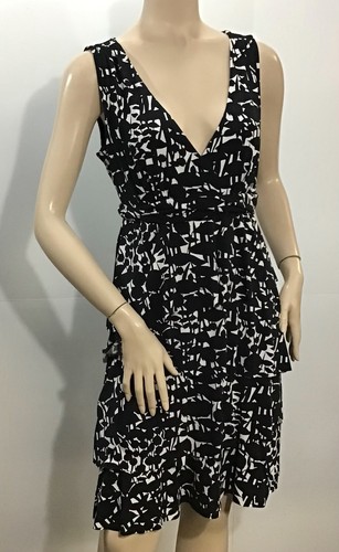 OFF WHITE Abito NEW YORK & COMPANY elasticizzato nero e bianco sporco stampa astratta (taglia M)