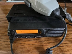 Kenwood TK-7150 VHF 50 W radio z mikrofonem - Zdjęcie 1 z 5