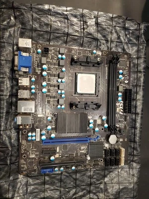 GIGABYTE 760GMA-P34 w/ FX8320 CPU AND BASIC COOLER - Image 1 of 4