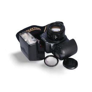 Película Minolta Alpha 303si Super 35 mm AF SLR c/w lente AF 50/1,4 y kit de flash 3200i - Imagen 1 de 12