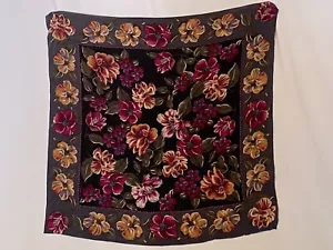 "Bufanda floral negra LIZ CLAIBORNE 100 % seda 29"" x 30""" - Imagen 1 de 5
