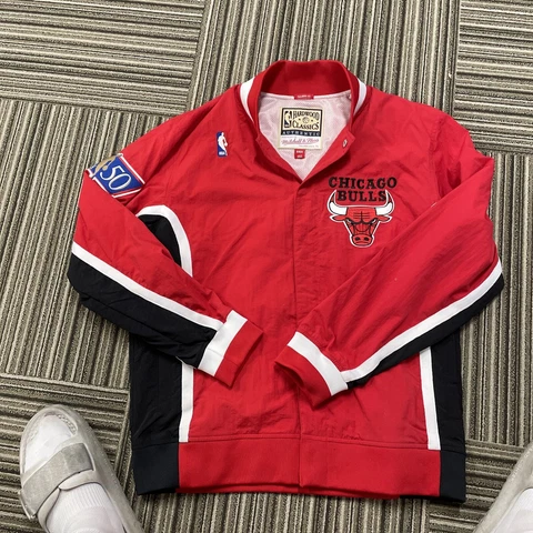NEW MITCHELL AND NESS MICHAEL JORDAN AUTHENTIC CHICAGO BULLS WARM UP JACKET Cover