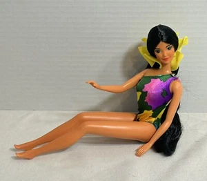 Barbie Miko tropical vintage con pelo largo y piernas flexibles - Imagen 1 de 10
