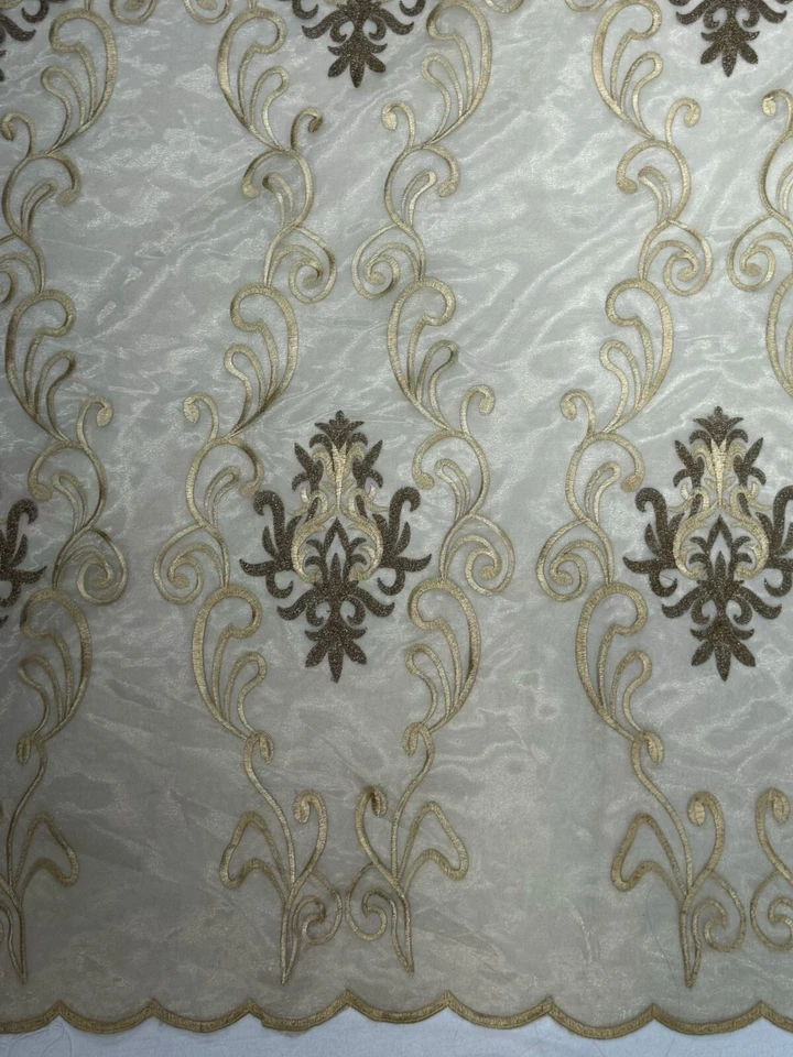 Tela bordada marrón transparente (por yarda) Foto 1 de 4