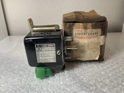 Conjunto de válvula de conmutación de vacío genuino OEM 1976-1978 Toyota Corolla 17650-26090 Foto 1 de 4