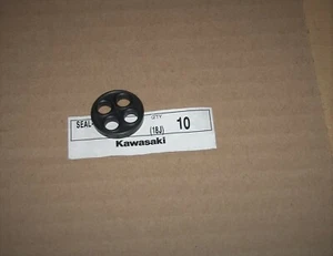 NUEVO DE FÁBRICA OEM KAWASAKI COMBUSTIBLE PETCOCK VÁLVULA GRIFO JUNTA/SELLO KZ400 92065-095 - Imagen 1 de 1