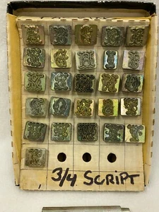 Vintage Craftool Co Leder Stempel Werkzeug Werkzeuge Fancy Alphabet 3/4" Schrift Werkzeug - Bild 1 von 3