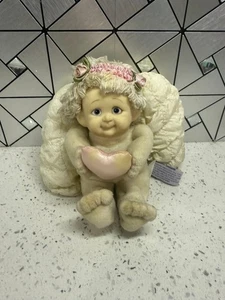 Vintage Dreamsicles, Ganz 1995 Angel/Cherub Plush Doll Sitting with Heart 5in - Picture 1 of 10