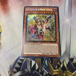 YUGIOH! Dark Magician Girl l'apprendista del mago ALIN-EN004 segreto raro quasi nuovo - Foto 1 di 1
