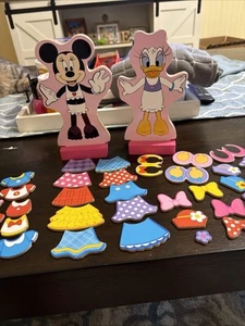 Disney Minnie und Daisy magnetische Anzieh Holz Puppen Melissa und Doug - Bild 1 von 8