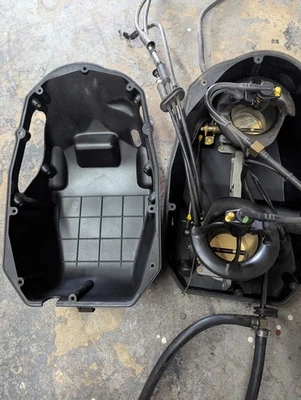 2004 年杜卡迪 999 完整气箱带油门车身、TPS、喷射器和电缆 — 第 1/4 张图片