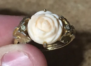 VINTAGE AVON GOLD TONE CELLULOID ROSE LEAVES RHINESTONES ADJUSTABLE RING SZ 7.5 - Picture 1 of 9