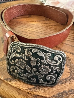 GAP Western Cinturón Metal Hebilla Flor y Verde Esmalte Cuero Italiano 42”l X1.5”w Foto 1 de 4