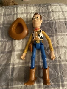 Personaggio Disney Pixar Toy Story Talking Woody 9" con cappello - Foto 1 di 3