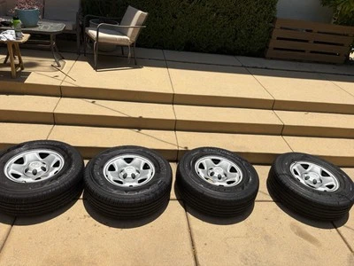 Neumáticos Hankook usados + ruedas Toyota OEM - P245/75R16 Foto 1 de 4
