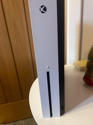 Xbox One S 500GB Wireless Controller 7 Games - Image 1 of 4