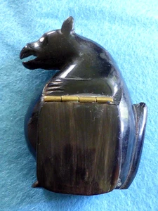 Uunusual Vintage Carved Horn Griffin Snuff Box. - Imagen 1 de 13
