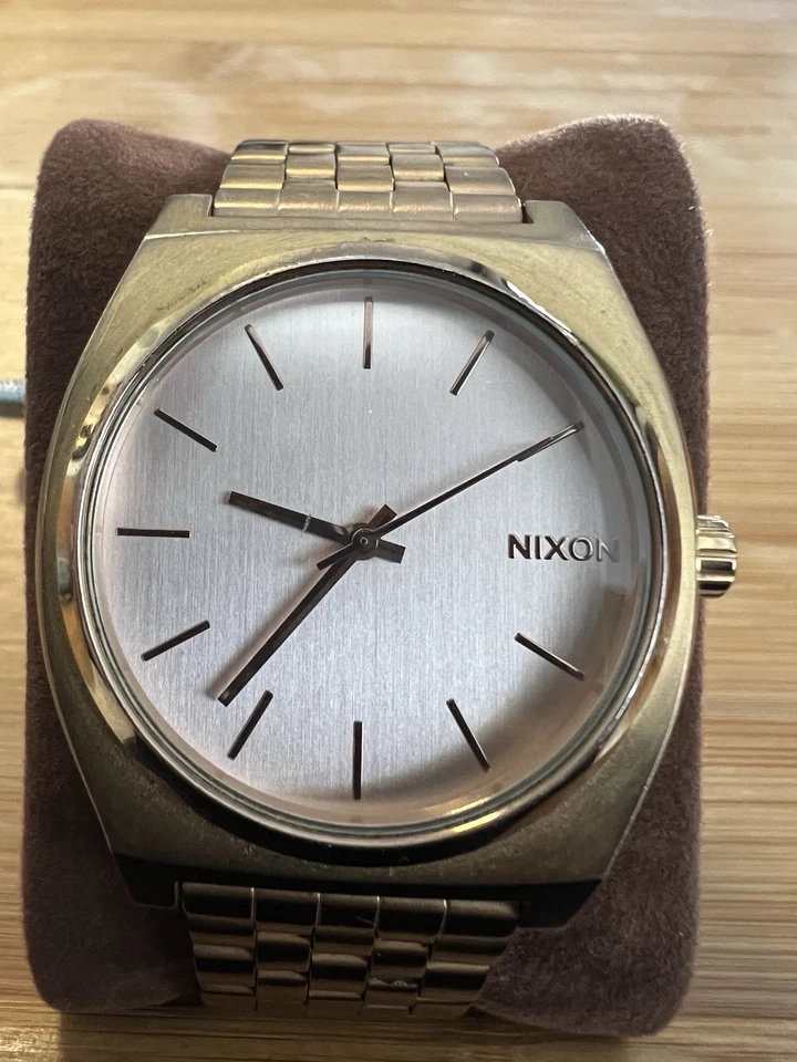 Reloj de cuarzo para hombre Nixon Minimal The Time Teller tono oro rosa 100M acero inoxidable Foto 1 de 4