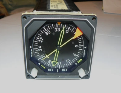 Collins Radio Mag Ind. Etiqueta amarilla y garantía RMI-30 P/N 622-4938-007 Foto 1 de 4