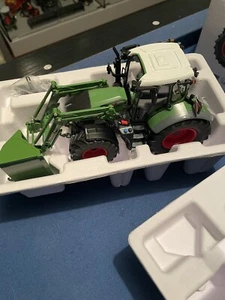 WIKING 1:32 SCALE FENDT 724 VARIO WITH FRONT LOADER AND FRONT WEIGHT - Picture 1 of 2
